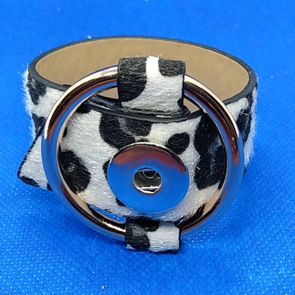 8 inch animal print snap button bracelet - Picture 4 of 4